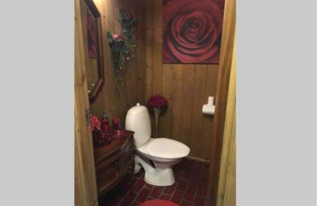 Toalett i underetasjen Galleribilde