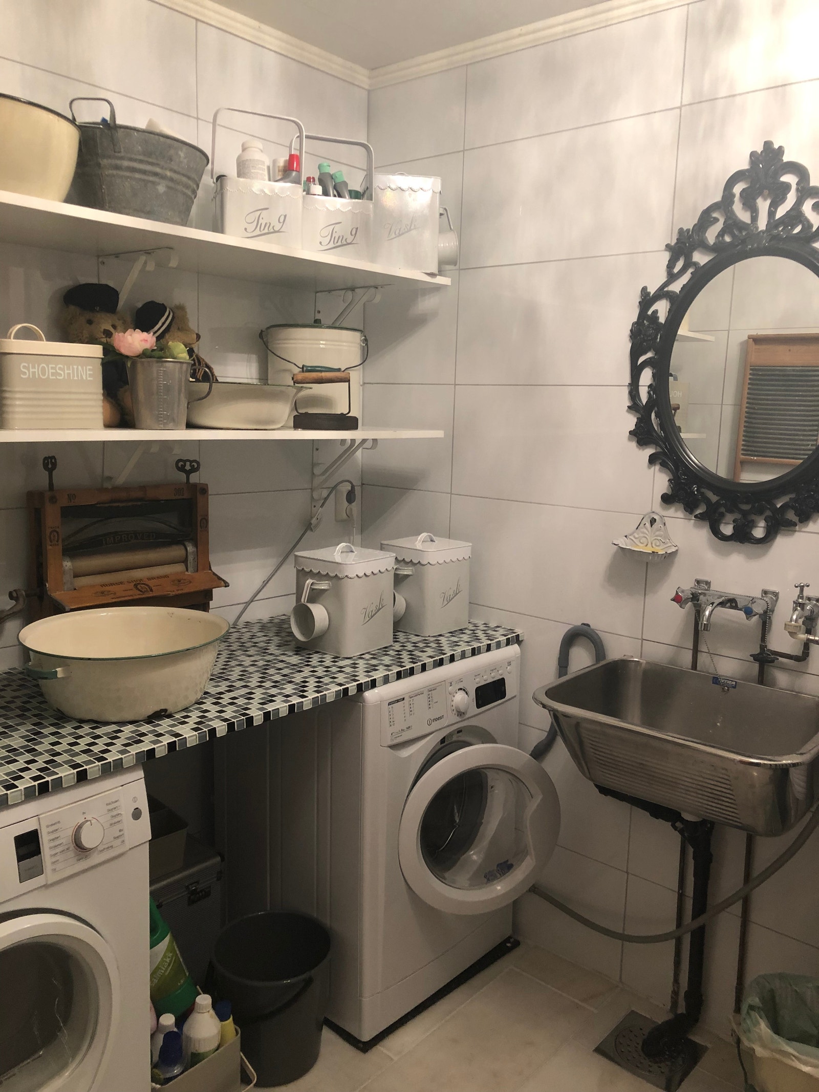 Vaskerom, 2 ets marmorgulv Galleribilde
