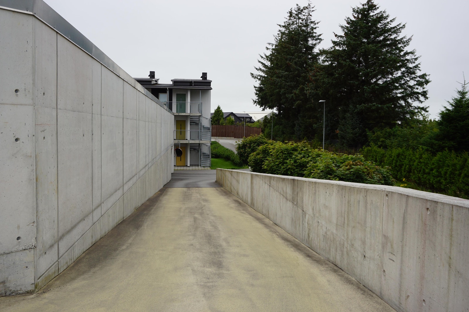 Oppkjørsel til leilighetens garasje (2 etasje) Galleribilde