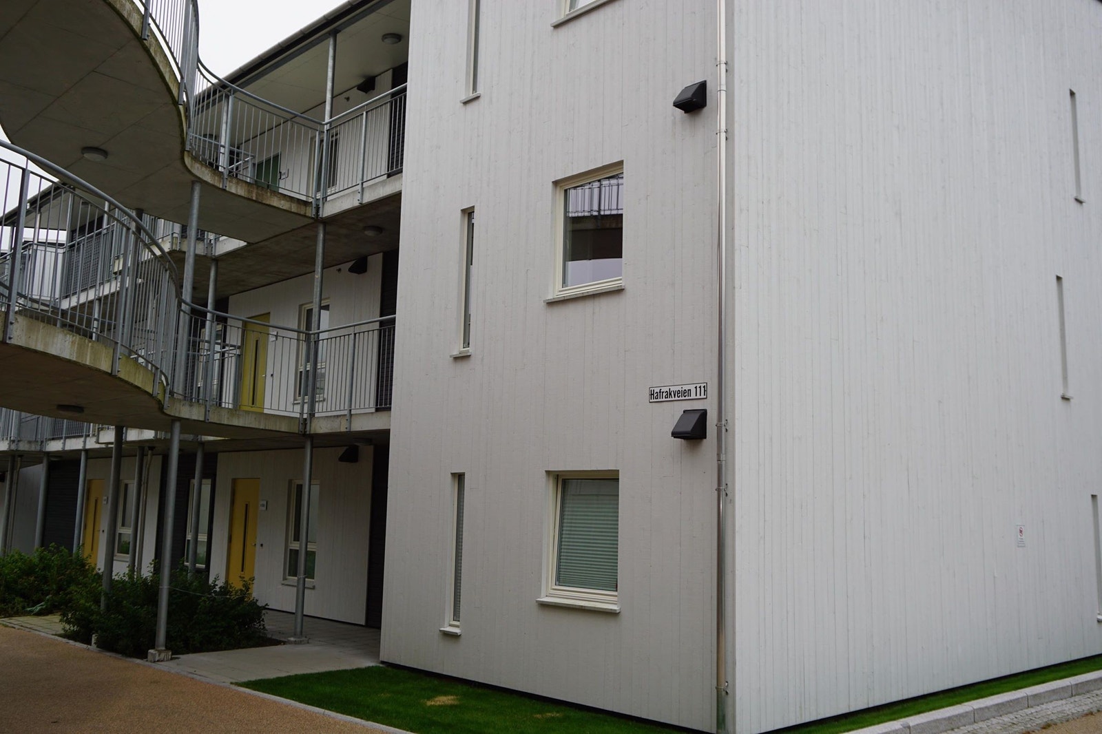 Leiligheten bakfra (2 etasje) Galleribilde