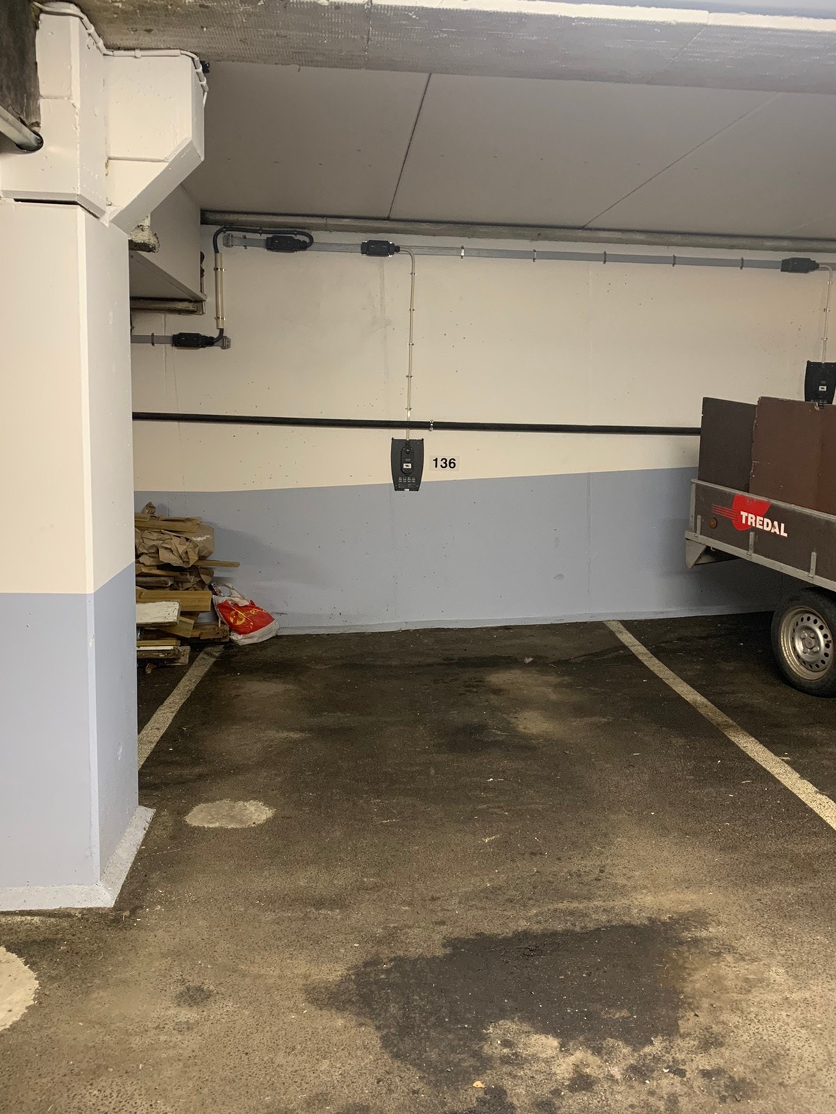 Parkeringsplassen NB uten lader Galleribilde