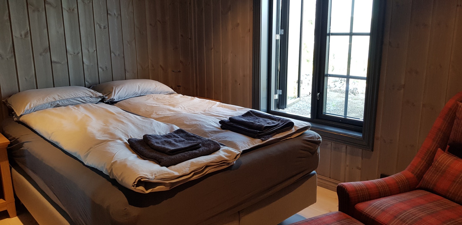 Soverom 1 med 150cm seng (2 personer kan sove) Galleribilde