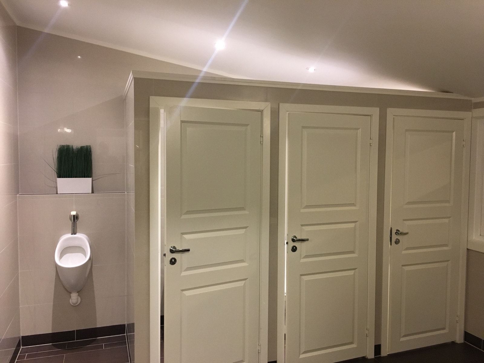 Herregarderobe servicebygg Galleribilde