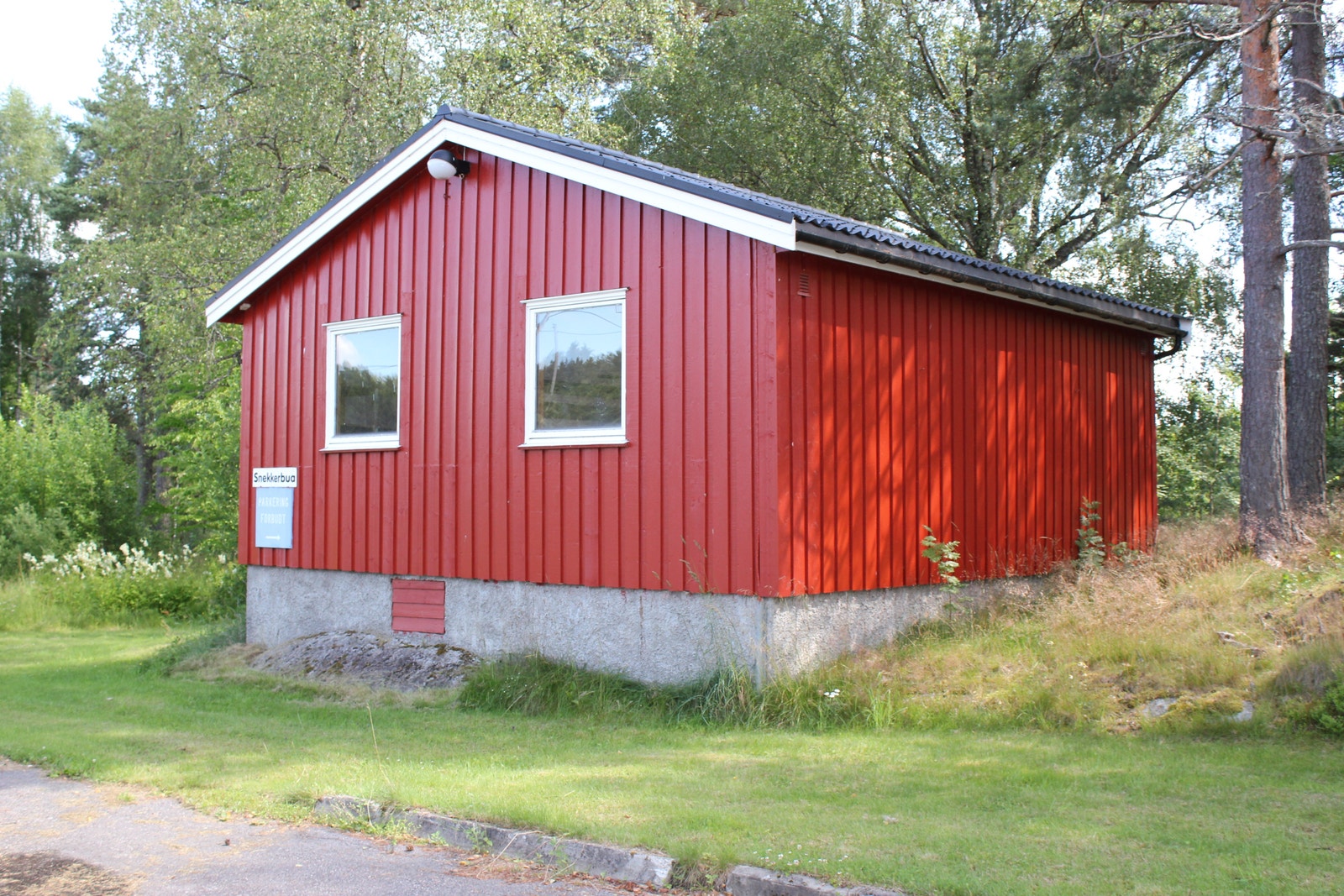 Snekkerbua, tidligere vaktbolig nå fungerende som geitefjøs Galleribilde