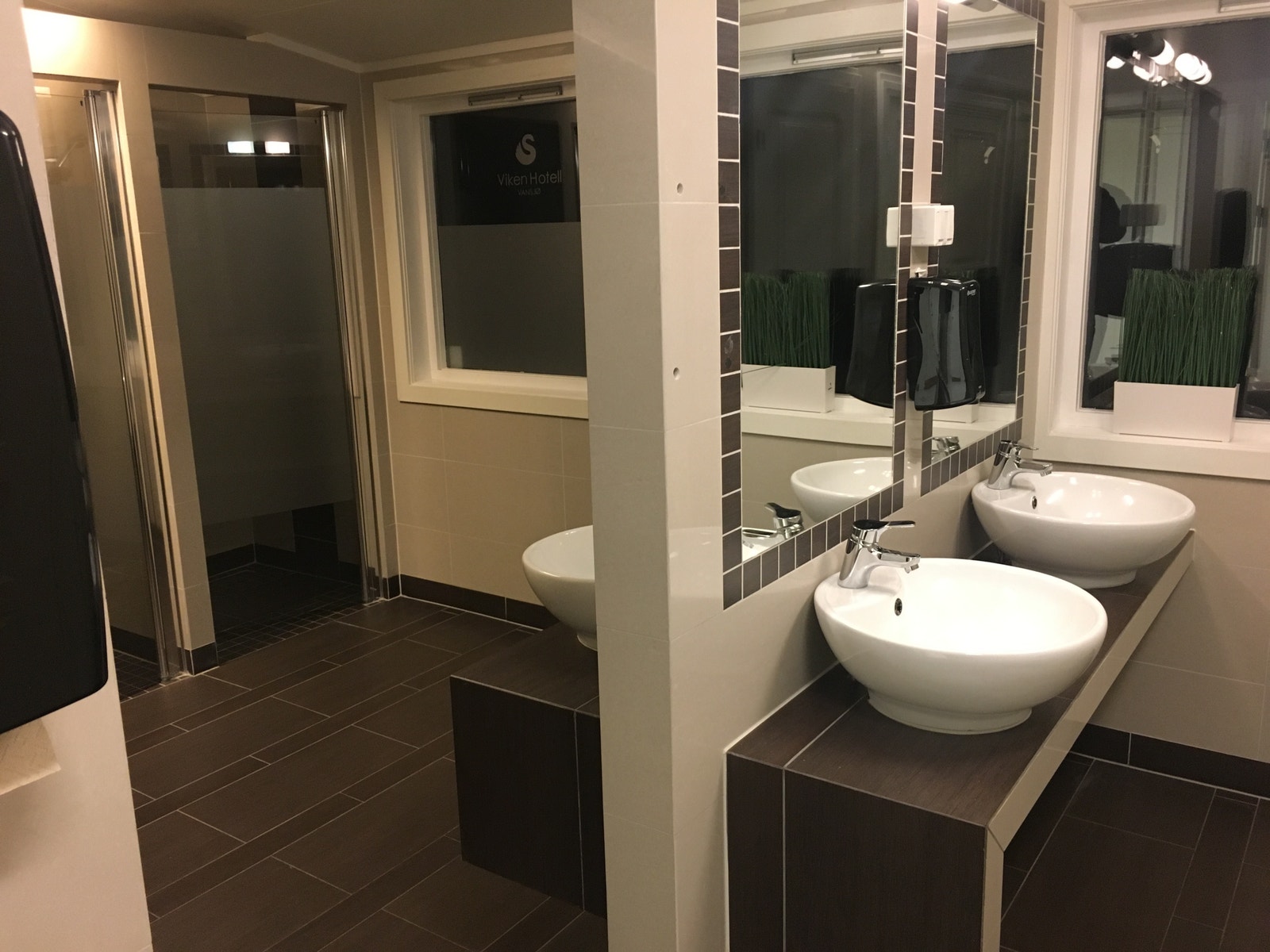 Damegarderobe servicebygg Galleribilde