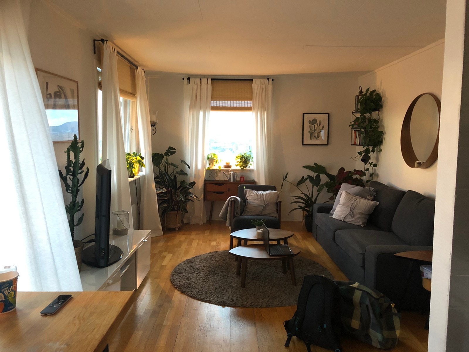 stua mot utsikt, møblering fra tidl. leietaker Galleribilde