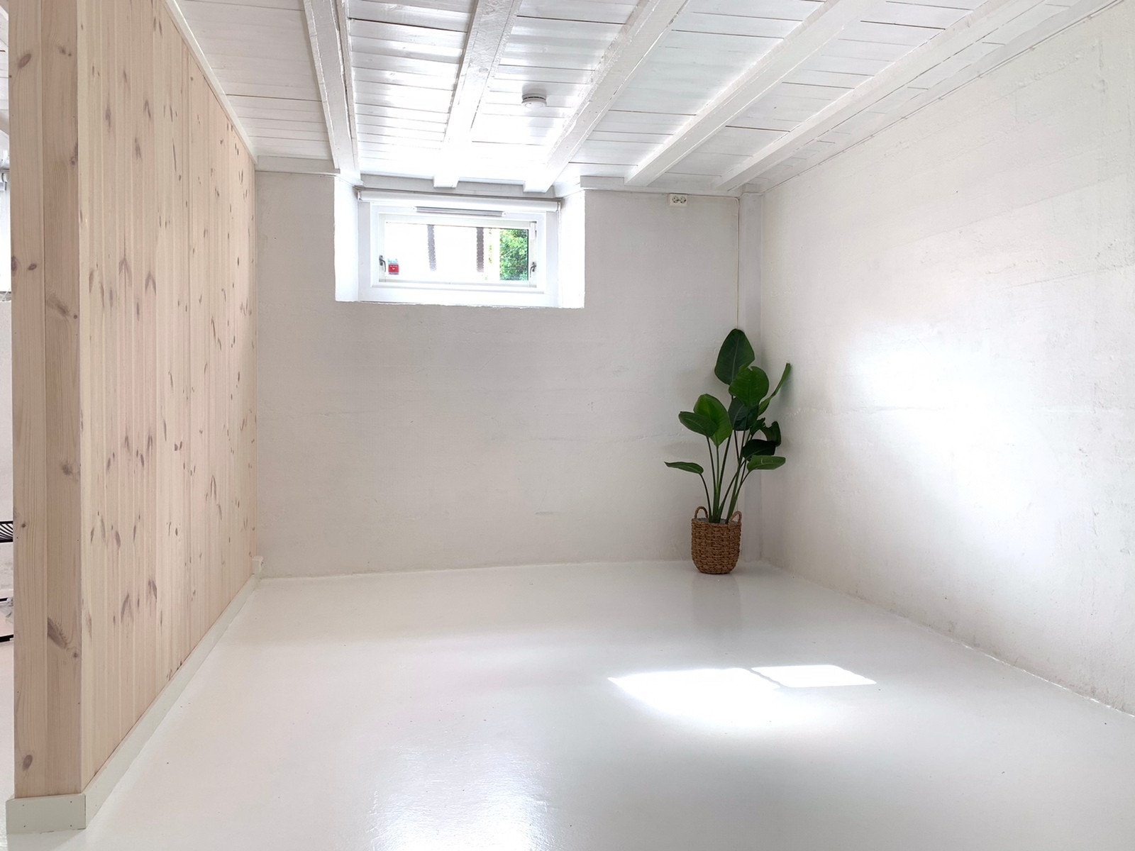 Sovealkove med plass til dobbeltseng. Rullgardin/persienner for alle vinduer medfølger. Galleribilde