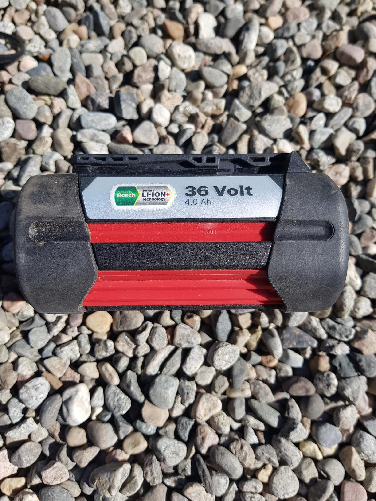 Bosch batteri 36V 4.0 Ah med tilhørende lader | FINN.no bosch 36v batteri + lader | FINN.no