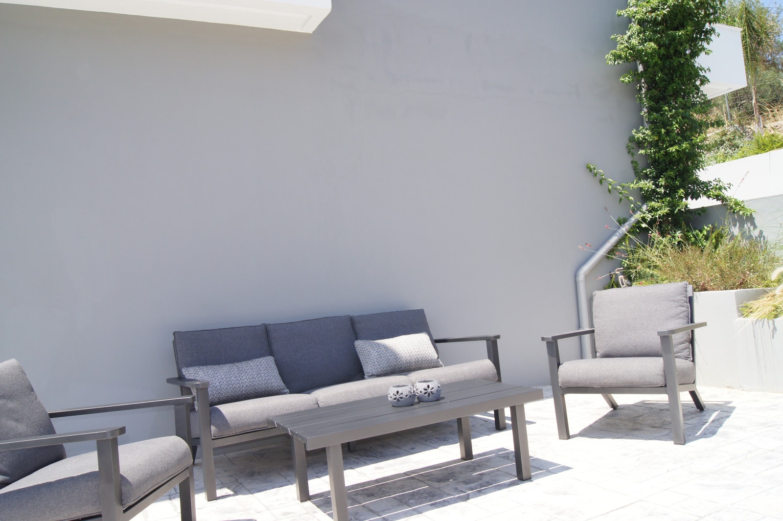 Baksiden har skygge fra ca kl 15:00 Galleribilde