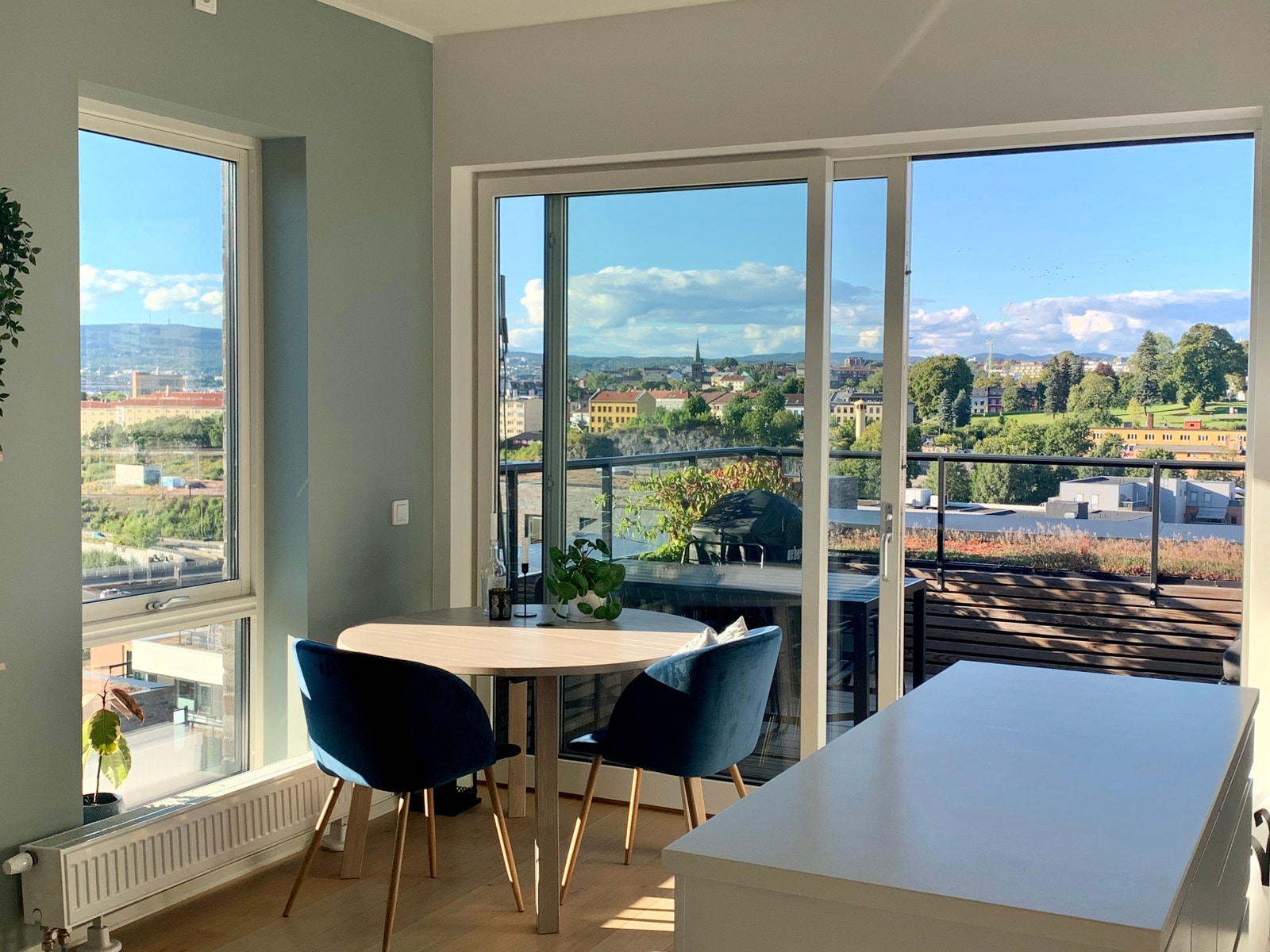 Lys og fin toppleilighet med utsikt over Oslo Galleribilde