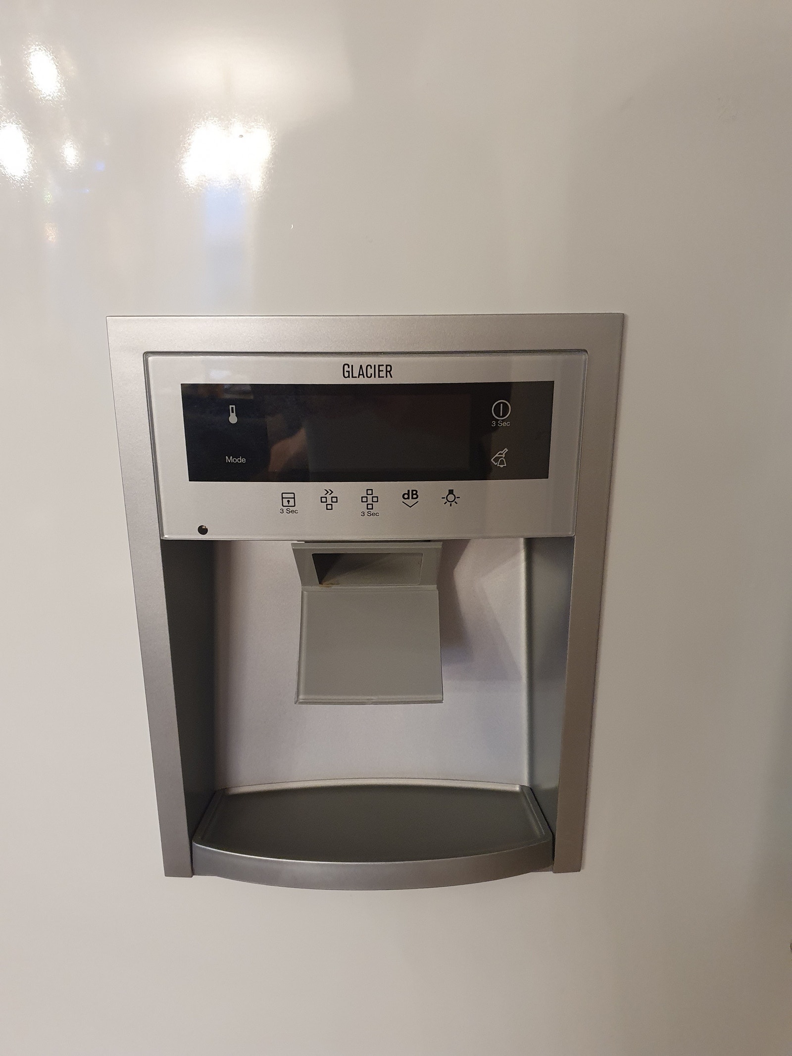 Nytt kjøleskap må stå Nytt kjøleskap må stå