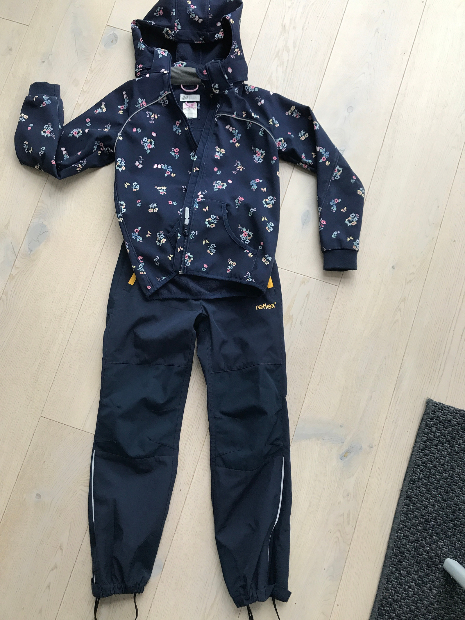 Softshell jakke fra HM og overtrekksbukse fra Reflex | FINN.no Reflex vinterjakke str.116 (litt stor på str). | FINN.no