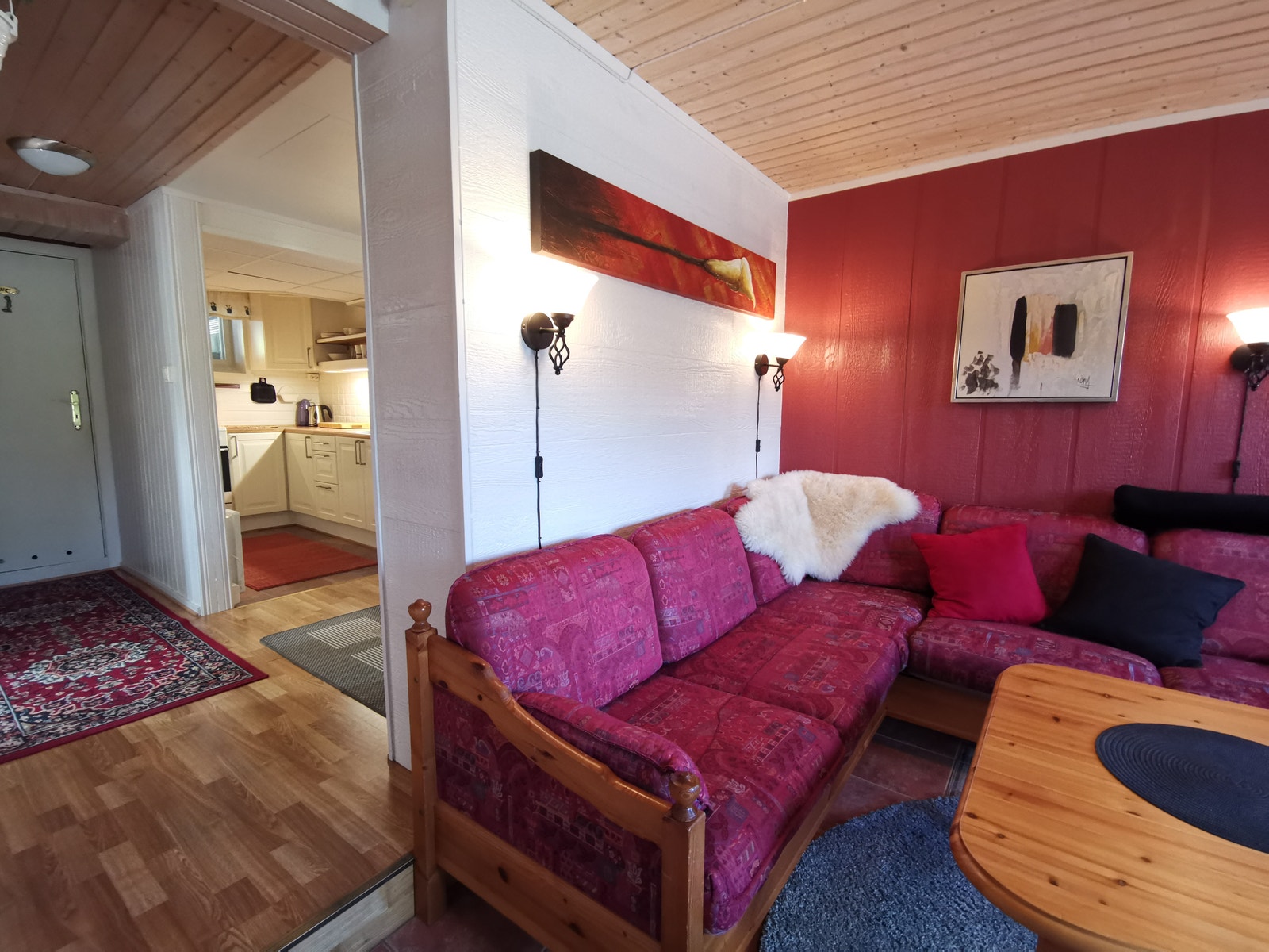 Stue mot kjøkken (annen farge i dag) Galleribilde