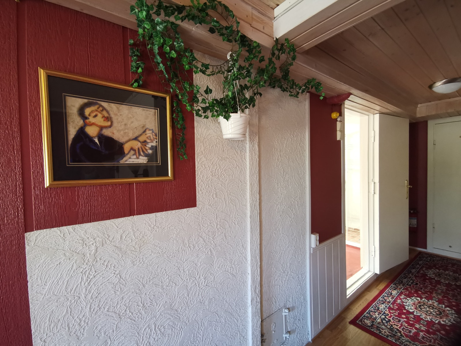 Videre, bad til venstre. Kjøkken til høyre Galleribilde