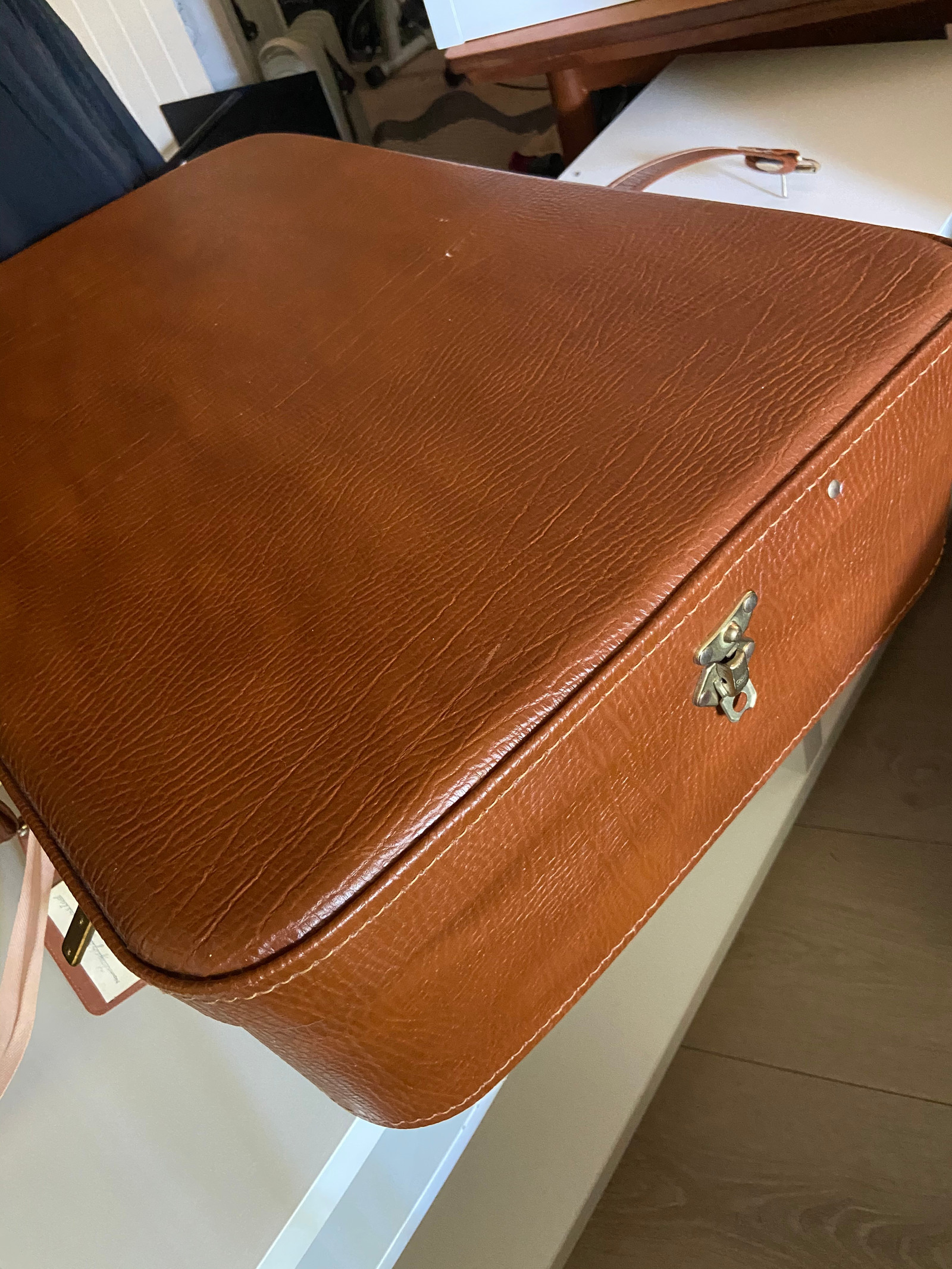Gammel retro koffert | FINN.no Gammel koffert i lær | FINN.no