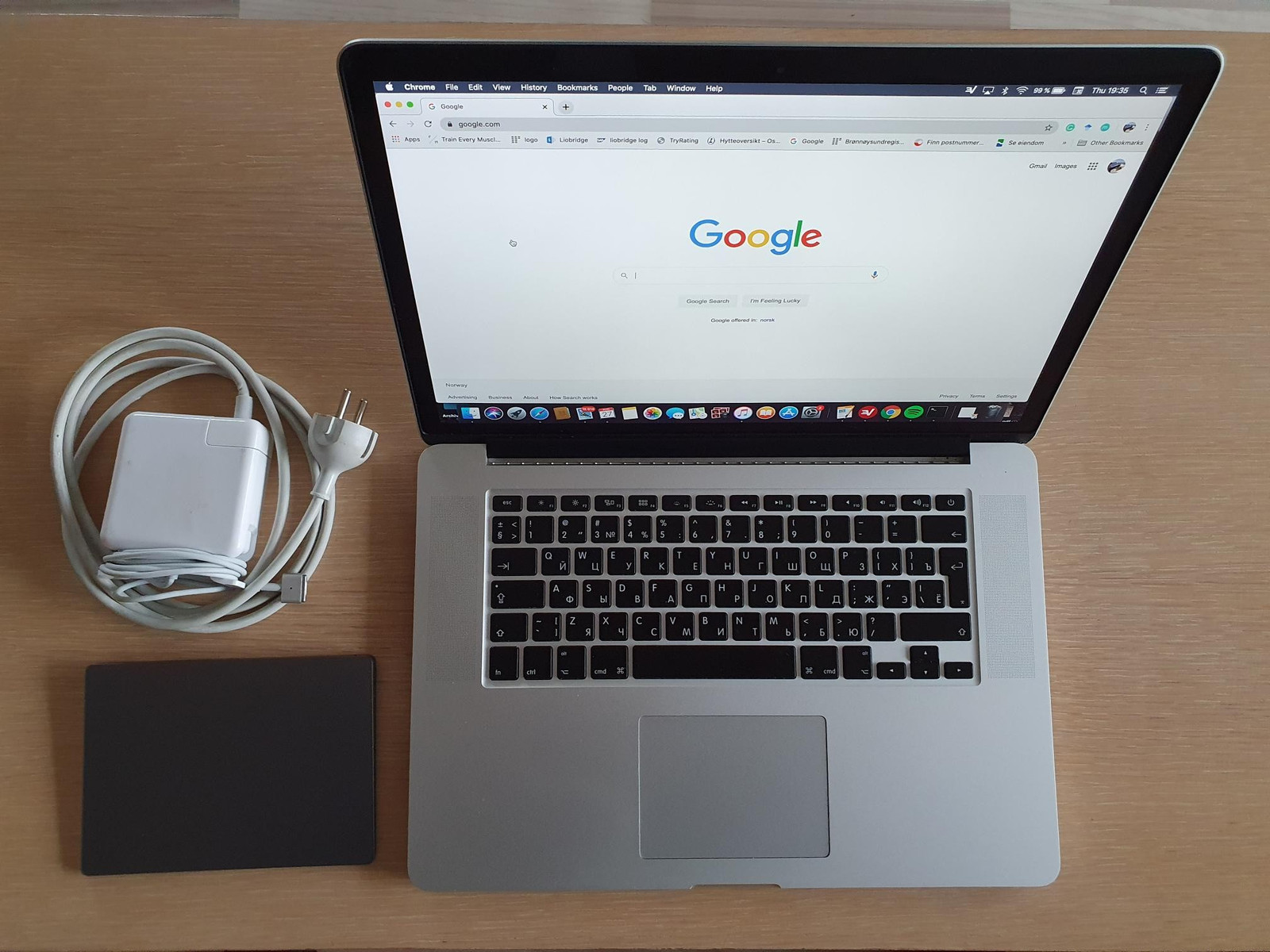 MacBook Pro 15 inch mid 2014 inkl. Tracpad 2 og lader macbook pro 2014 lader