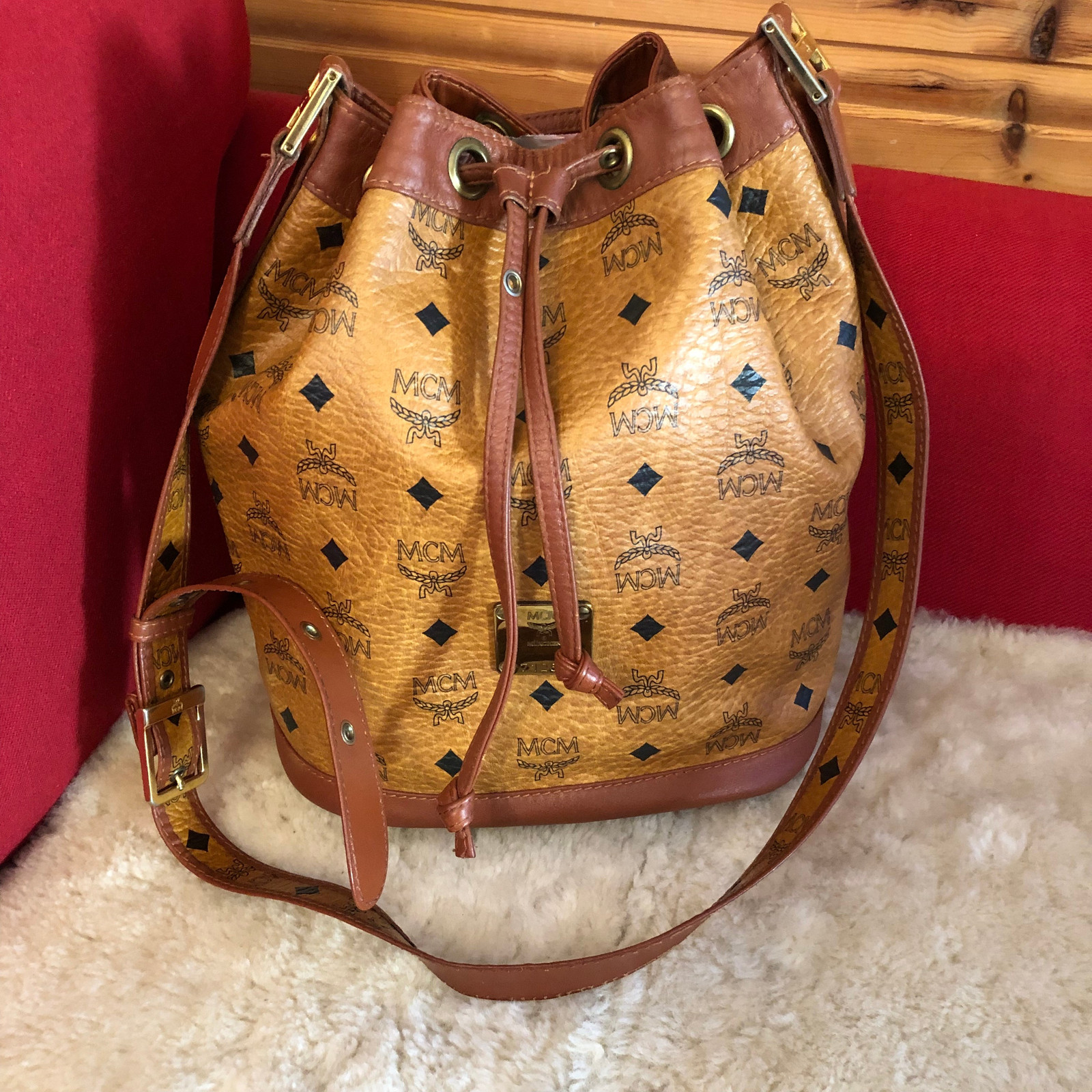 MCM bucketcrossbody veske | FINN.no MCM bucketcrossbody veske | FINN.no