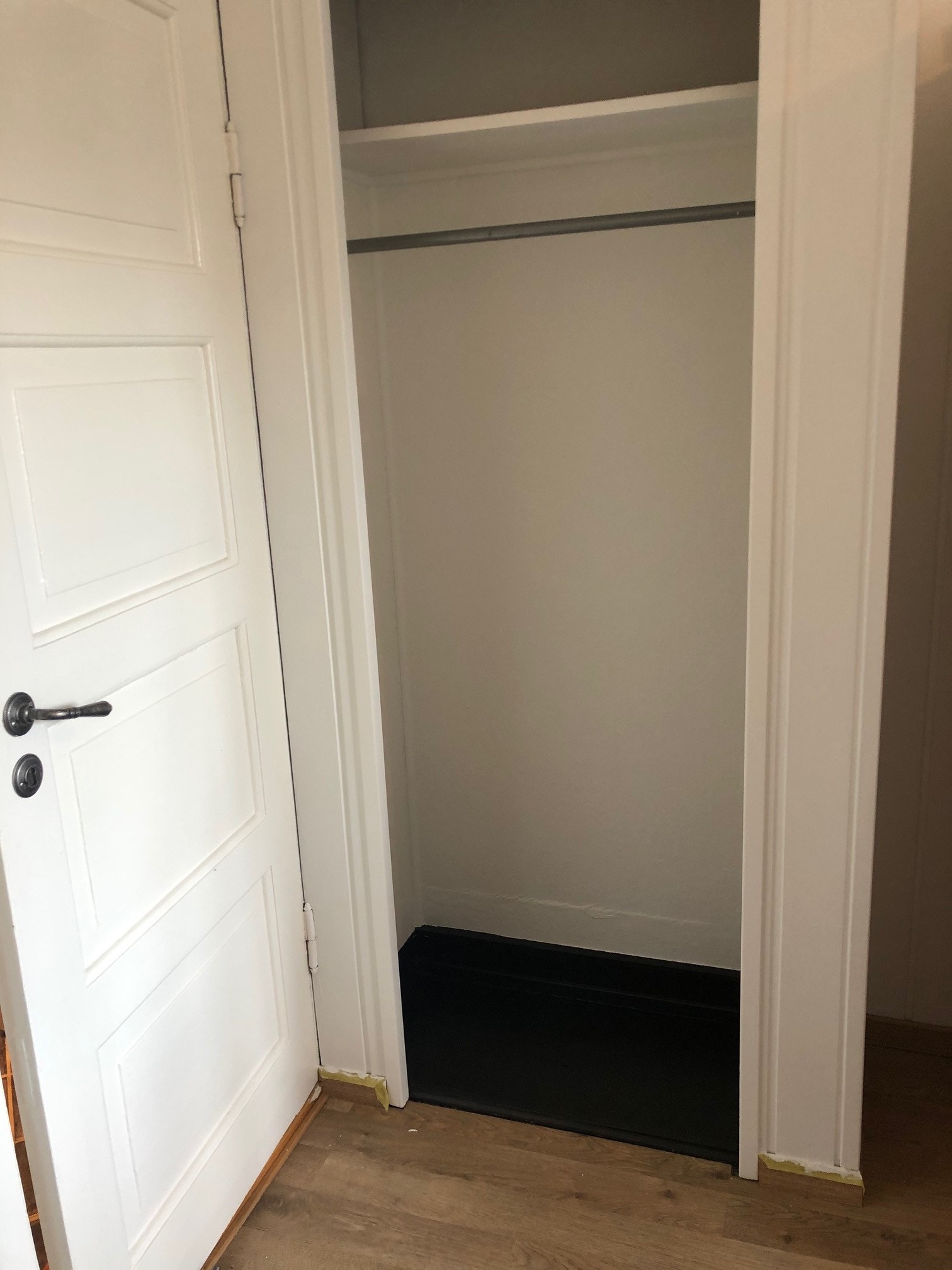 Åpent kledsgarderobe Galleribilde