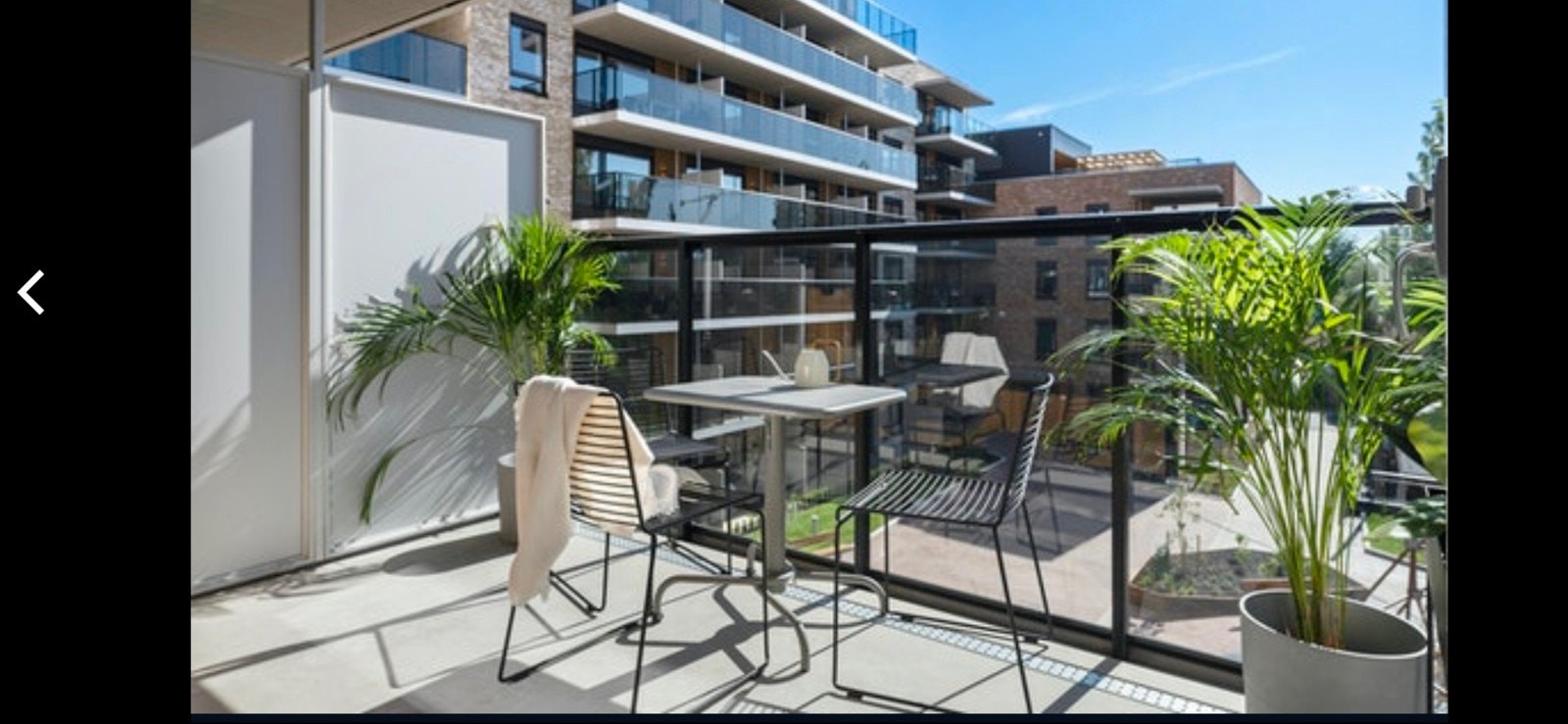 Balkong med god størrelse og utgang fra stue Galleribilde