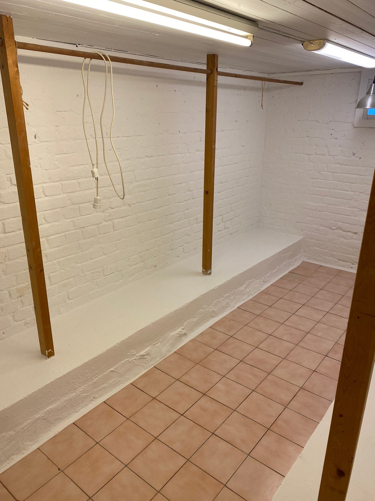 Garderobe / lager i kjeller Galleribilde