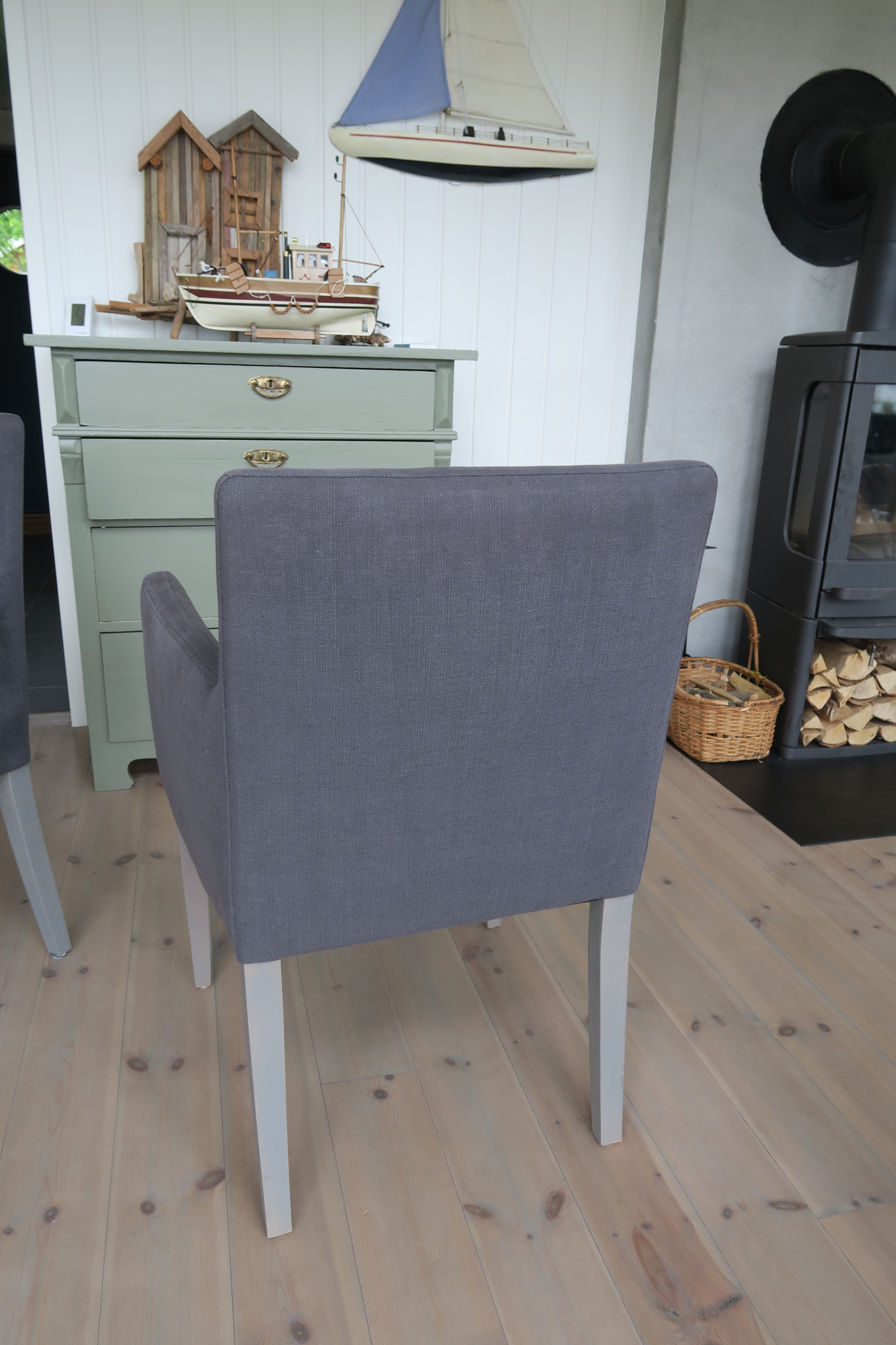 Home & Cottage – «Celine» spisestoler i grått stoff med grå Home & Cottage – «Celine» spisestoler i grått stoff med grå