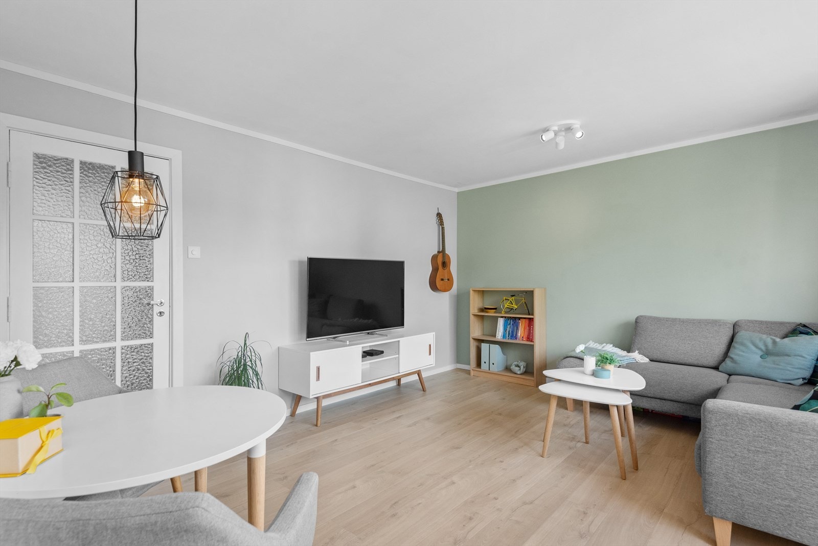 Leiligheten fremstår lys og velholdt - Her kan du flytte rett inn! Galleribilde