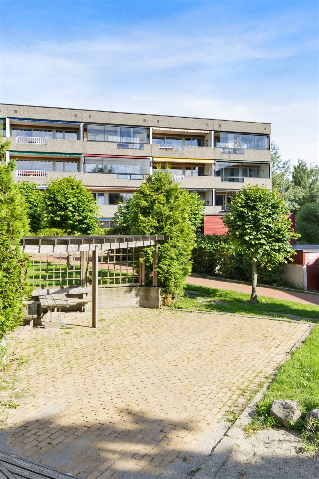 Det medfølger egen parkeringsplass i lukket anlegg i underetasjen, Galleribilde