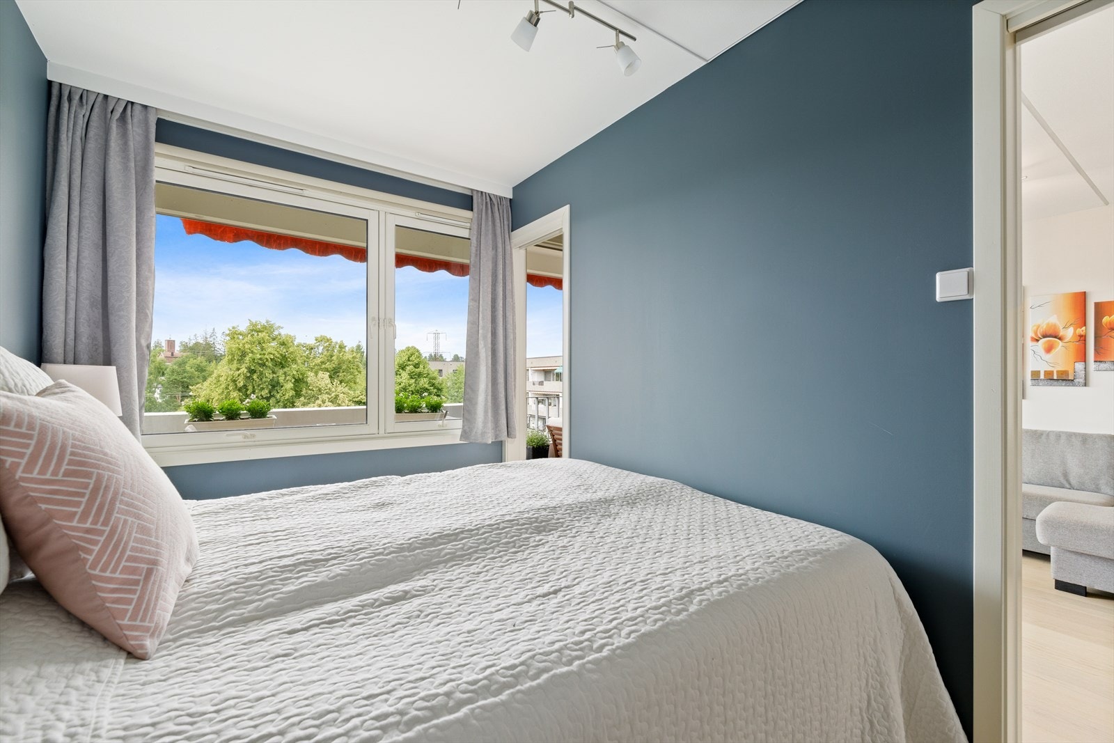 Her kan du nyte utsyn mot vakker kveldshimmel med lite innsyn. Galleribilde