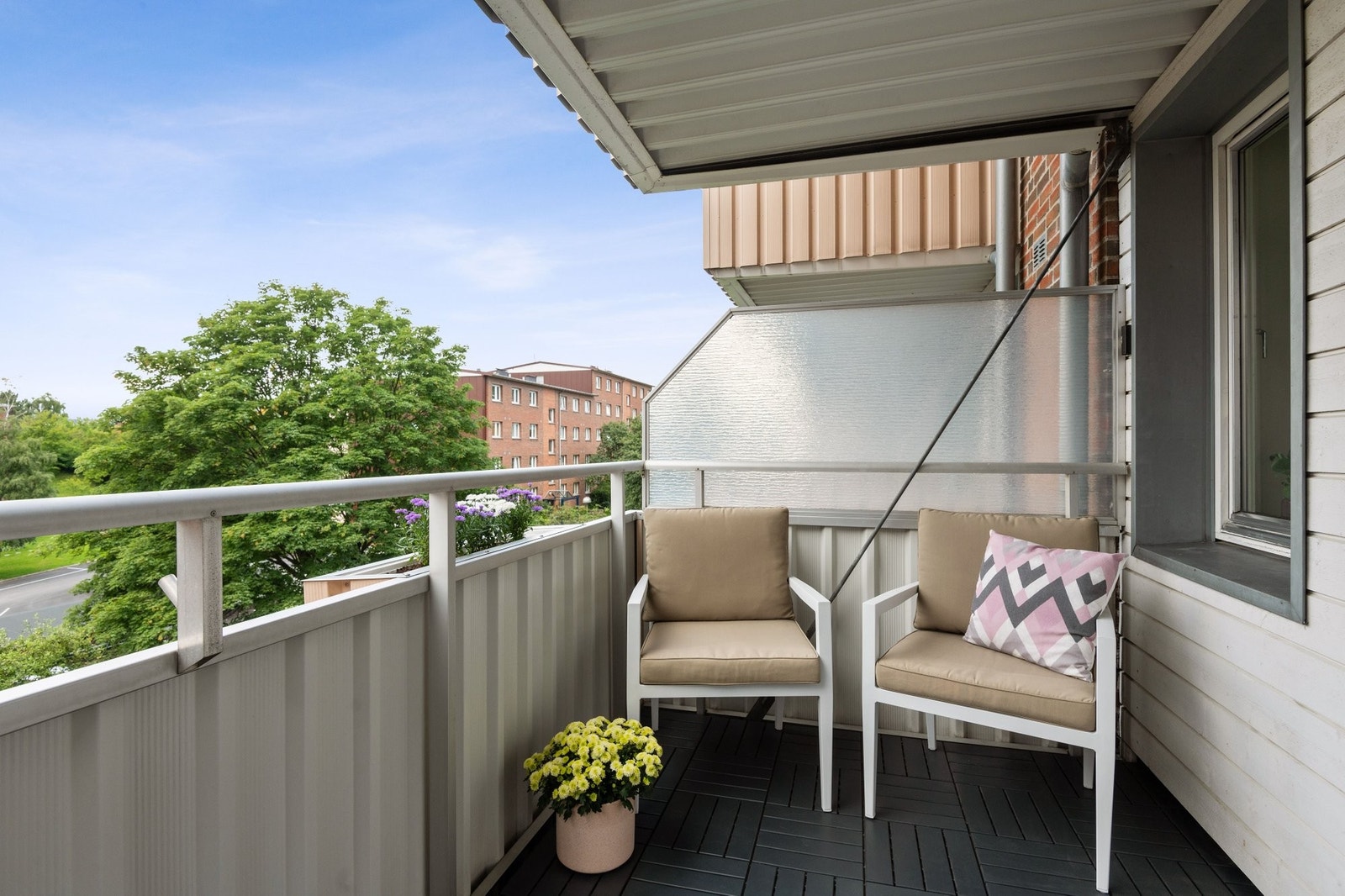 Balkong på 8,2m² hvor du kan nyte solen fra dag til kveld. Galleribilde