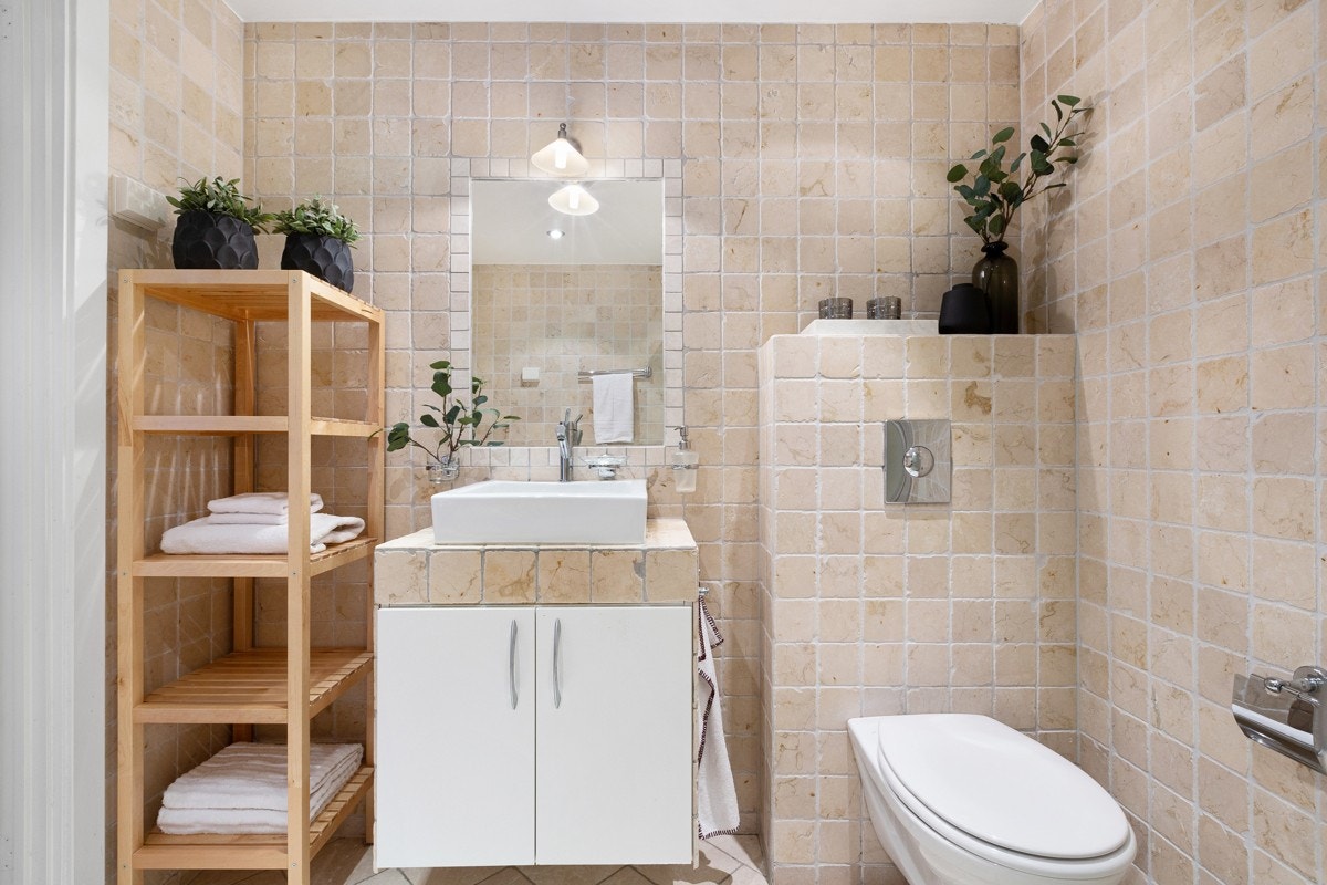 Pent flislagt baderom pusset opp i 2007. Galleribilde