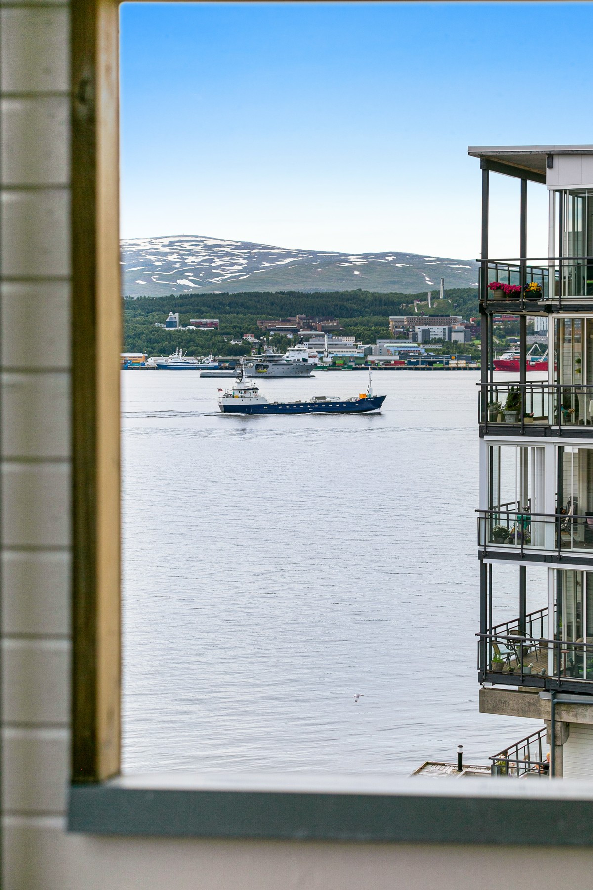 Fantastisk utsikt mot Tromsøysundet året rundt!