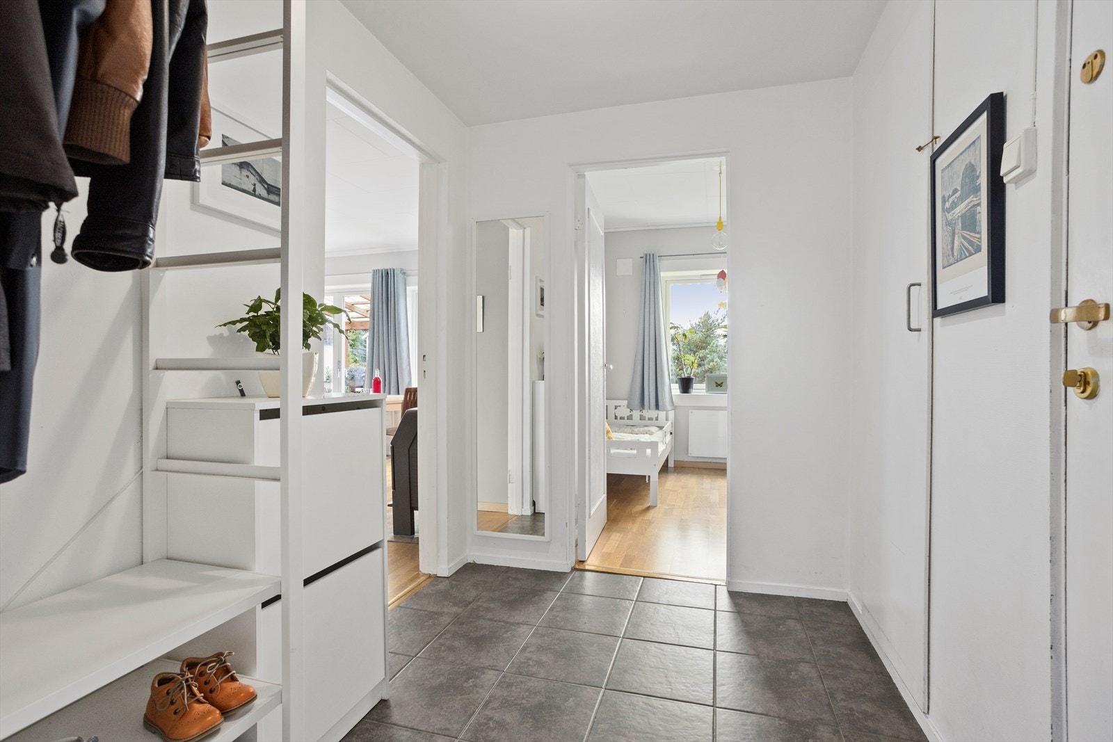 Flislagt entré med varmekabler. Galleribilde