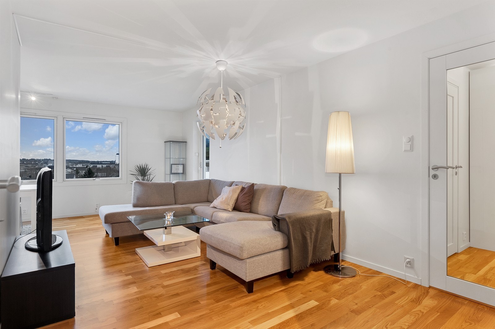 Notar v/Lillian Tunge har gleden av å presentere en kjekk leilighet i Roald Amundsens gate 28A! Galleribilde