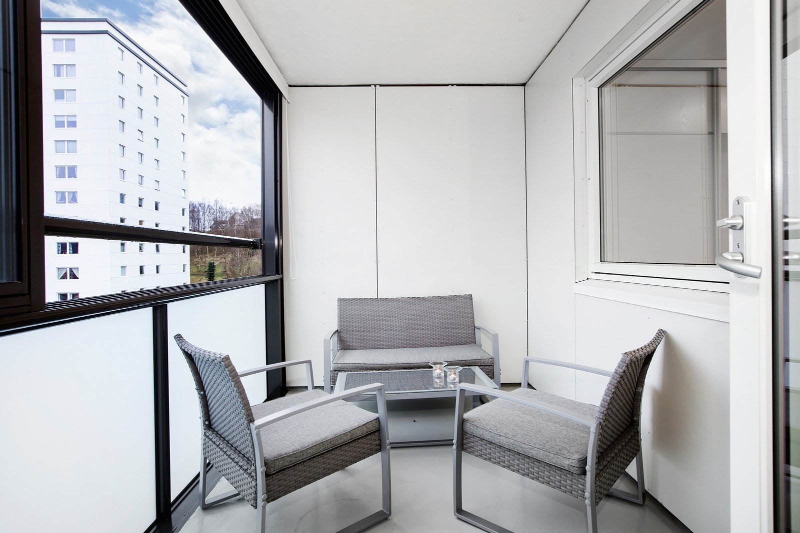 Koselig innglasset balkong Galleribilde