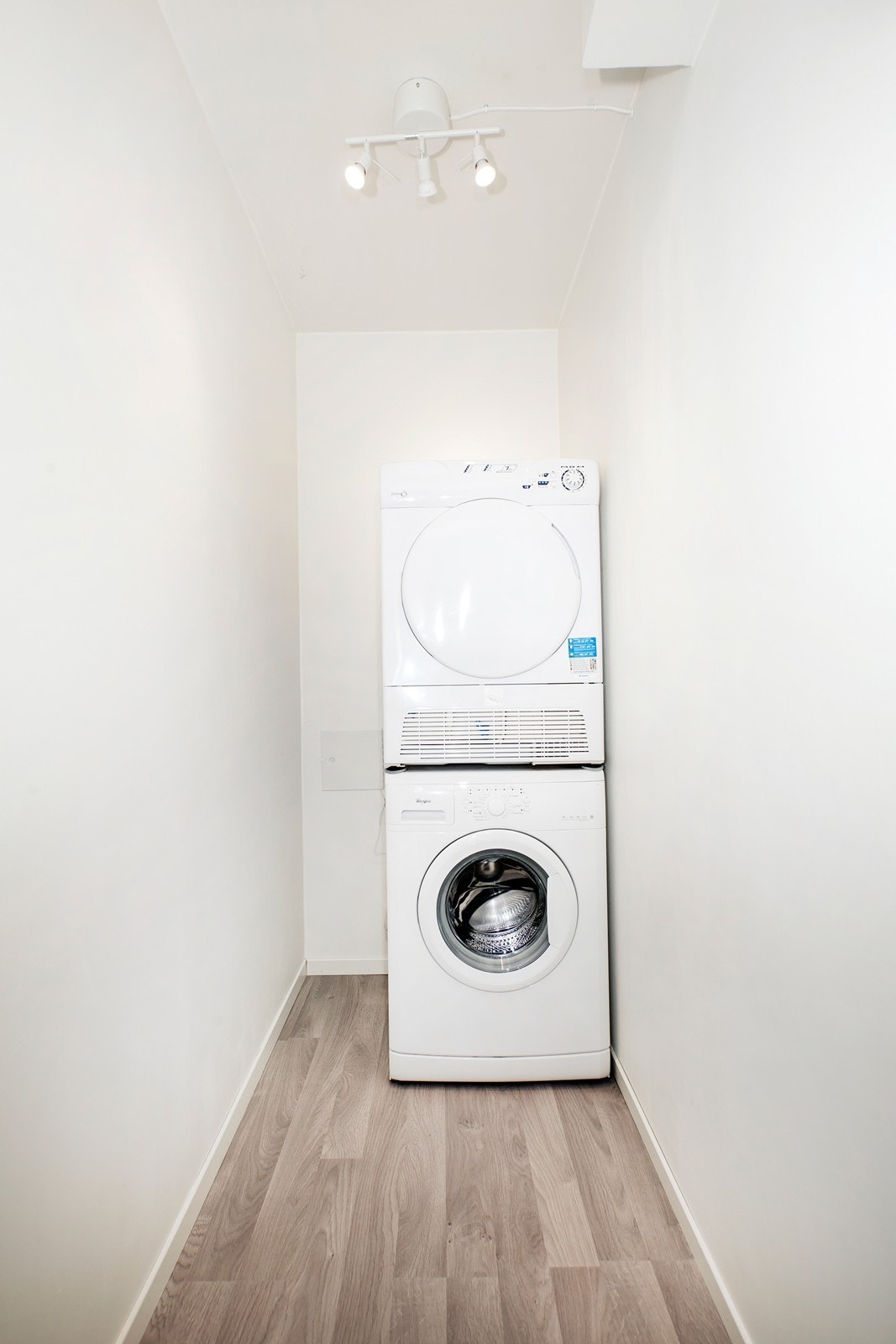 Vaskerom/bod (tilfredsstiller ikke kravene for våtrom) Galleribilde