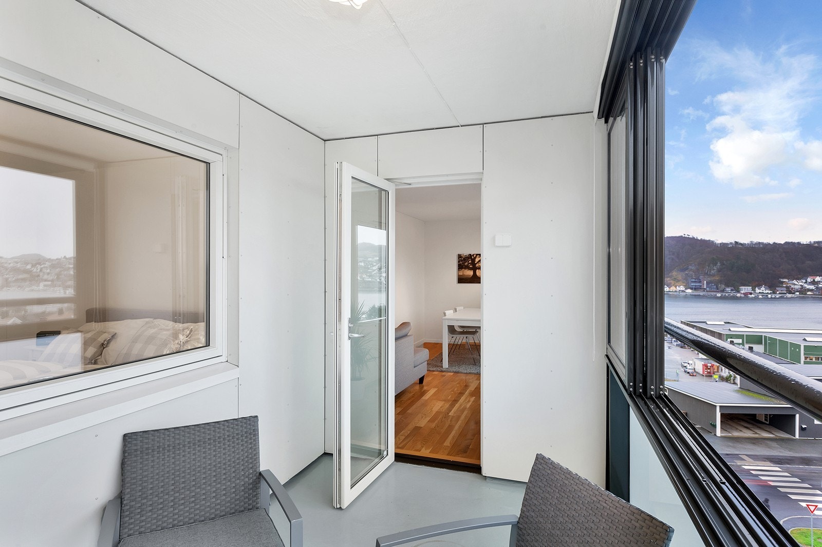 Her kan du forskyve vinduene helt til siden for å åpne opp Galleribilde