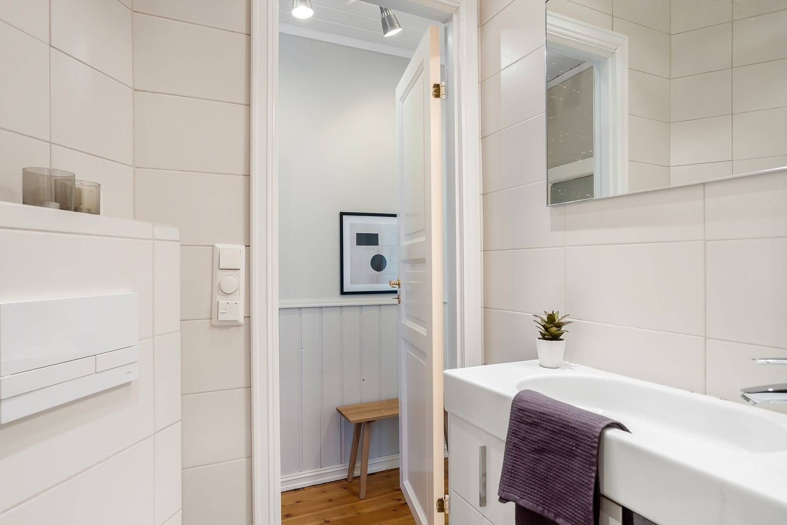 Leiligheten disponerer en privat vaskebod i oppgangen med waterguard Galleribilde