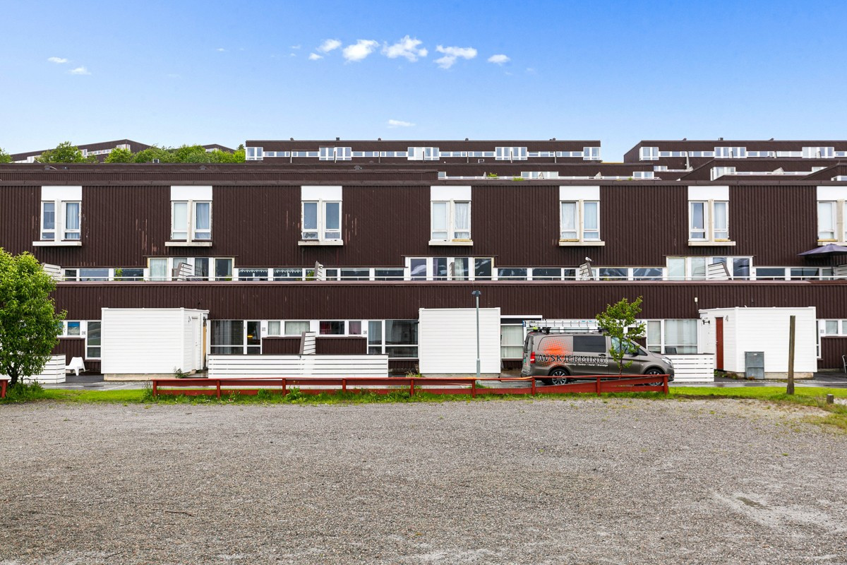 En flott plassert 4-roms i veletablerte Knausen Borettslag