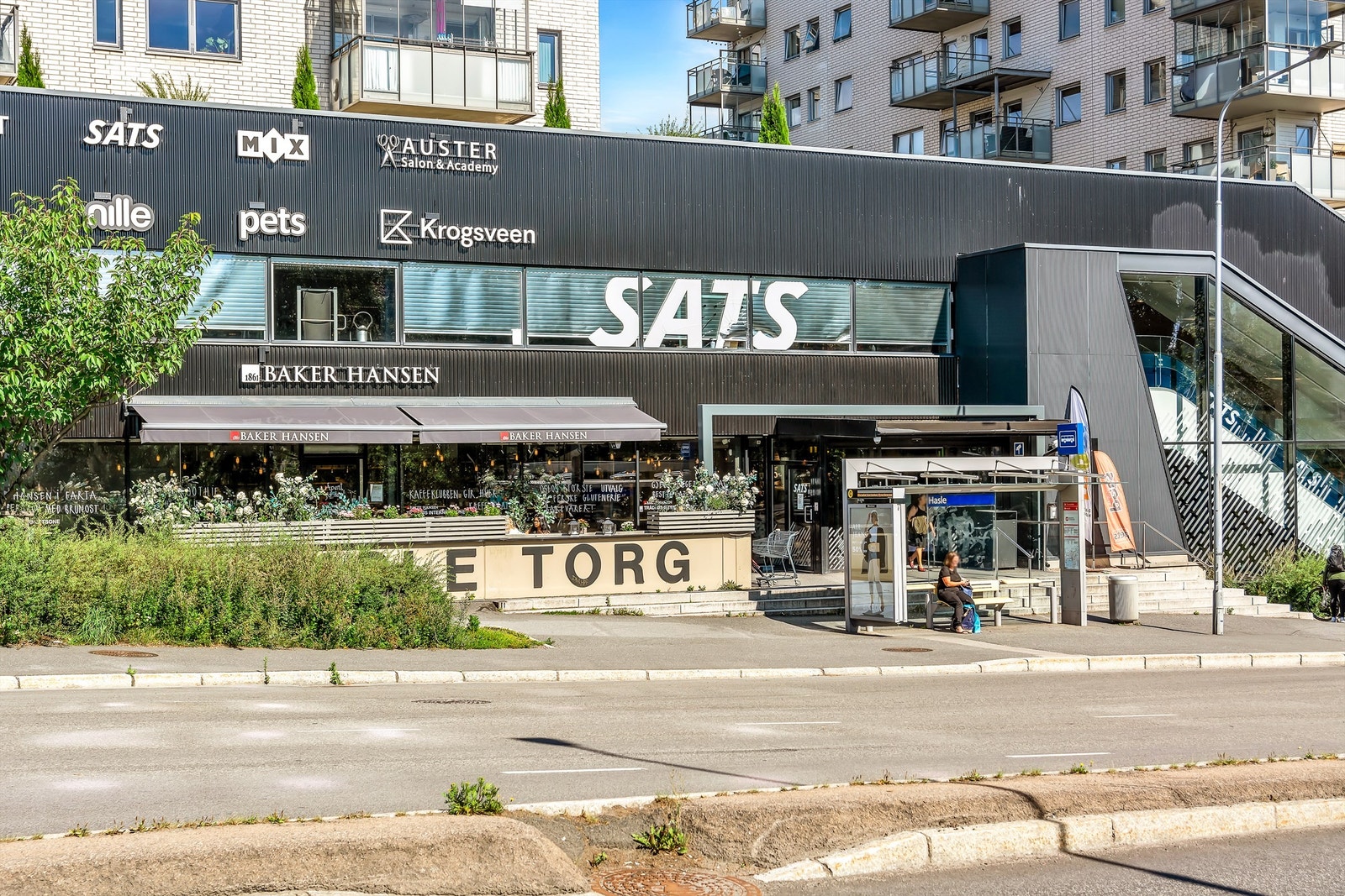 Hasle Torg har bla. Sats, Coop Mega, Baker Hansen, Nille, Mix, frisør og apotek. Galleribilde