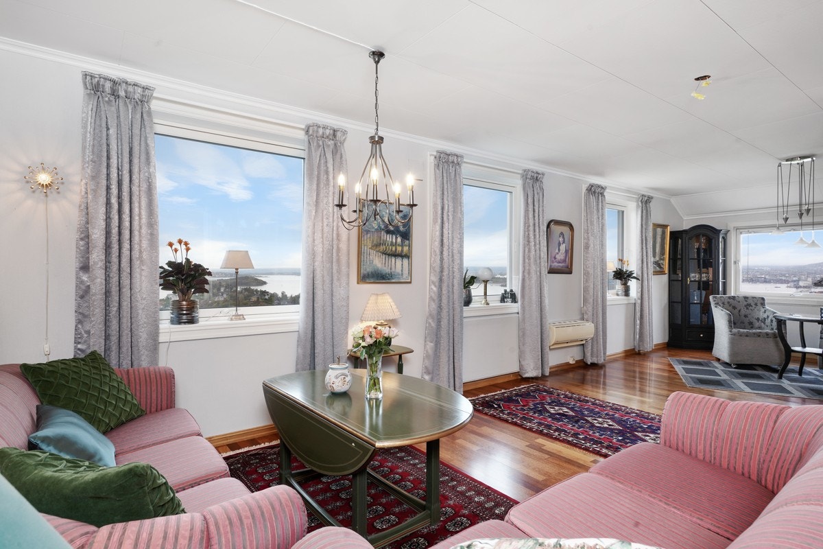 Leilighet - Eneboligen har en separat og godkjent utleiedel med egen inngang. Galleribilde