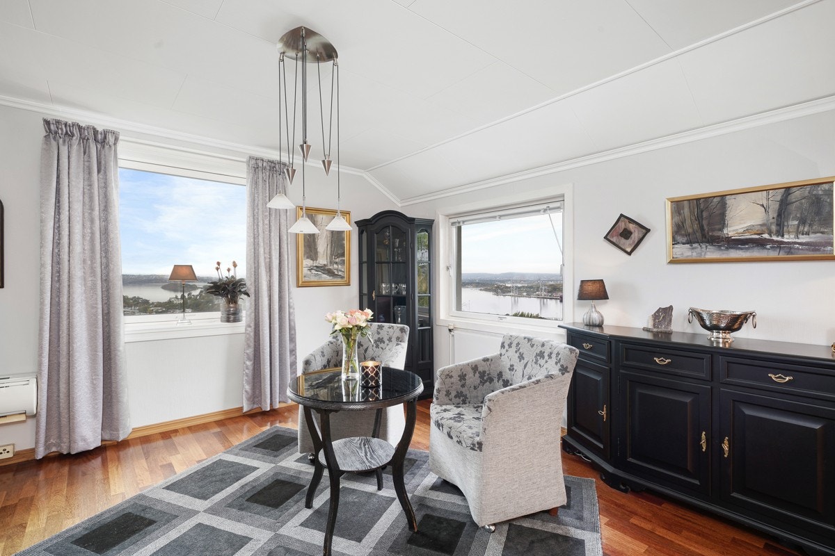 Stue i leiligheten. Galleribilde