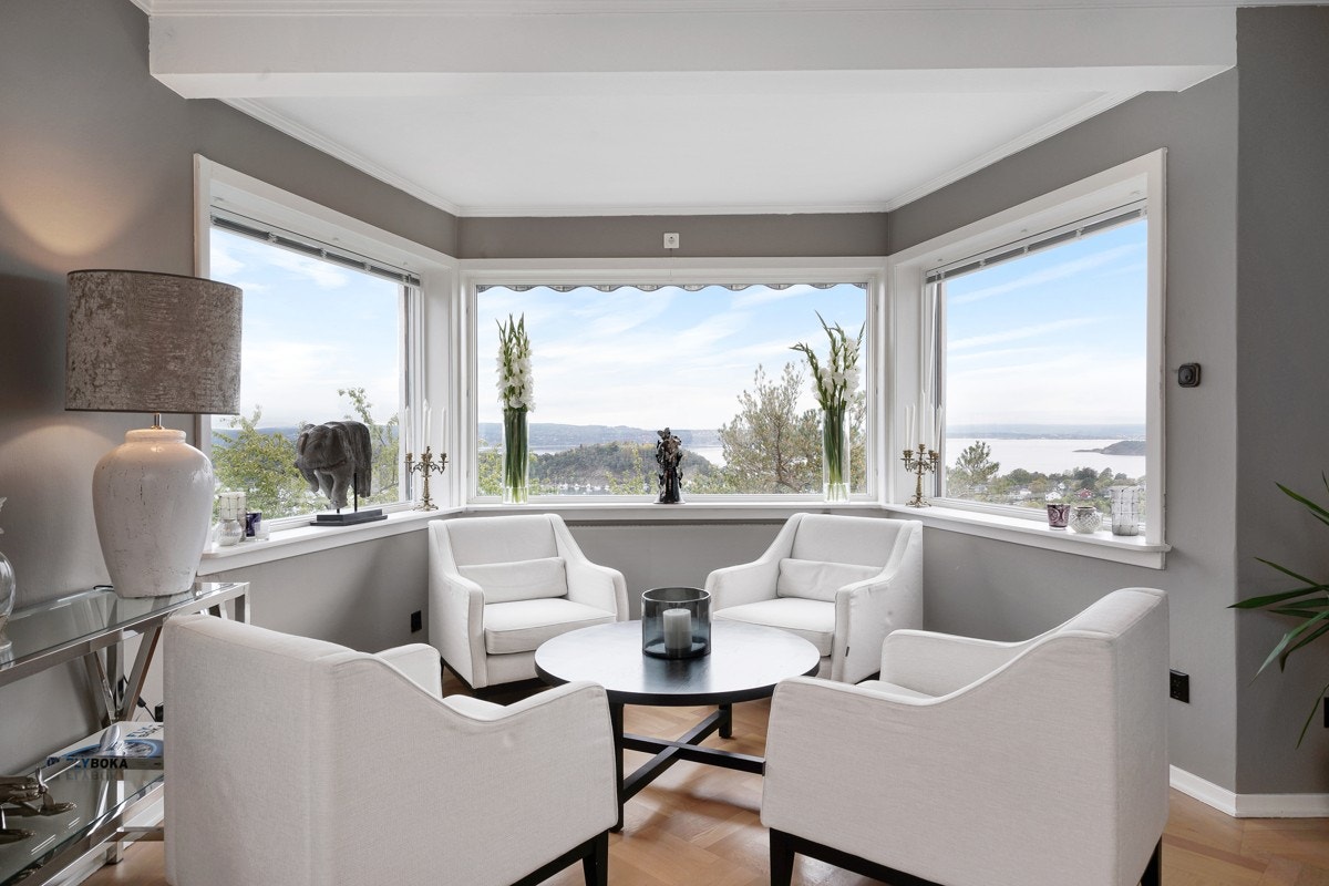 Karnapp med fantastisk utsikt mot fjorden. Galleribilde