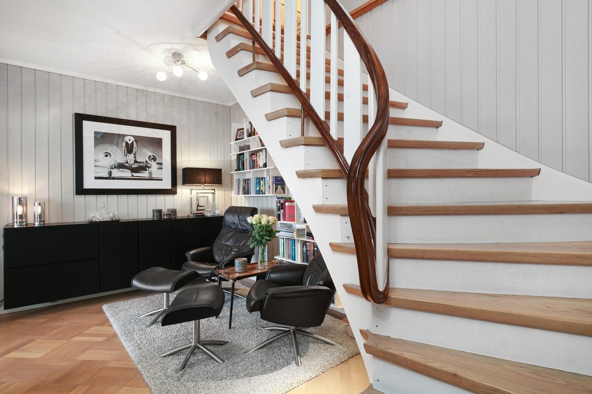 Trapperom fra 1. etasje til underetasje. Galleribilde