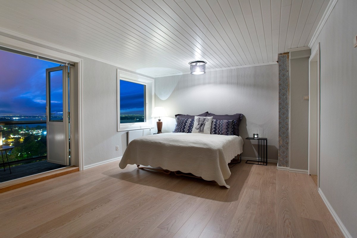 Soverommet ble i likhet med det andre soverommet i 1. etasje pusset opp i 2019. Galleribilde