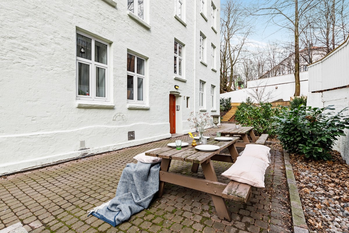 Borettslaget har pent opparbeidede fellesarealer. Galleribilde