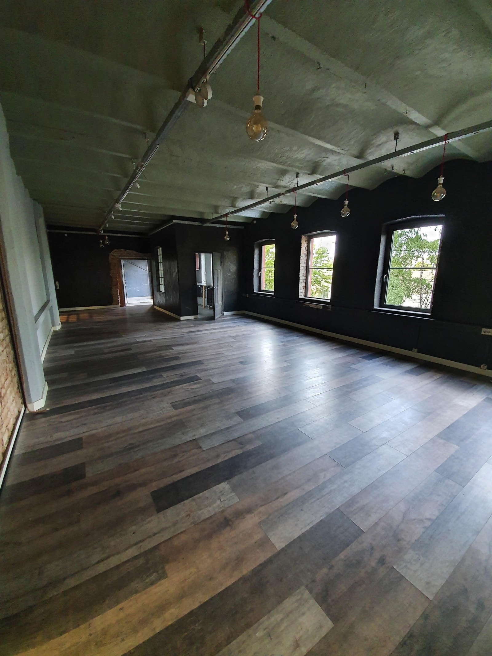 Mulighet for åpent kontorlandskap. Galleribilde