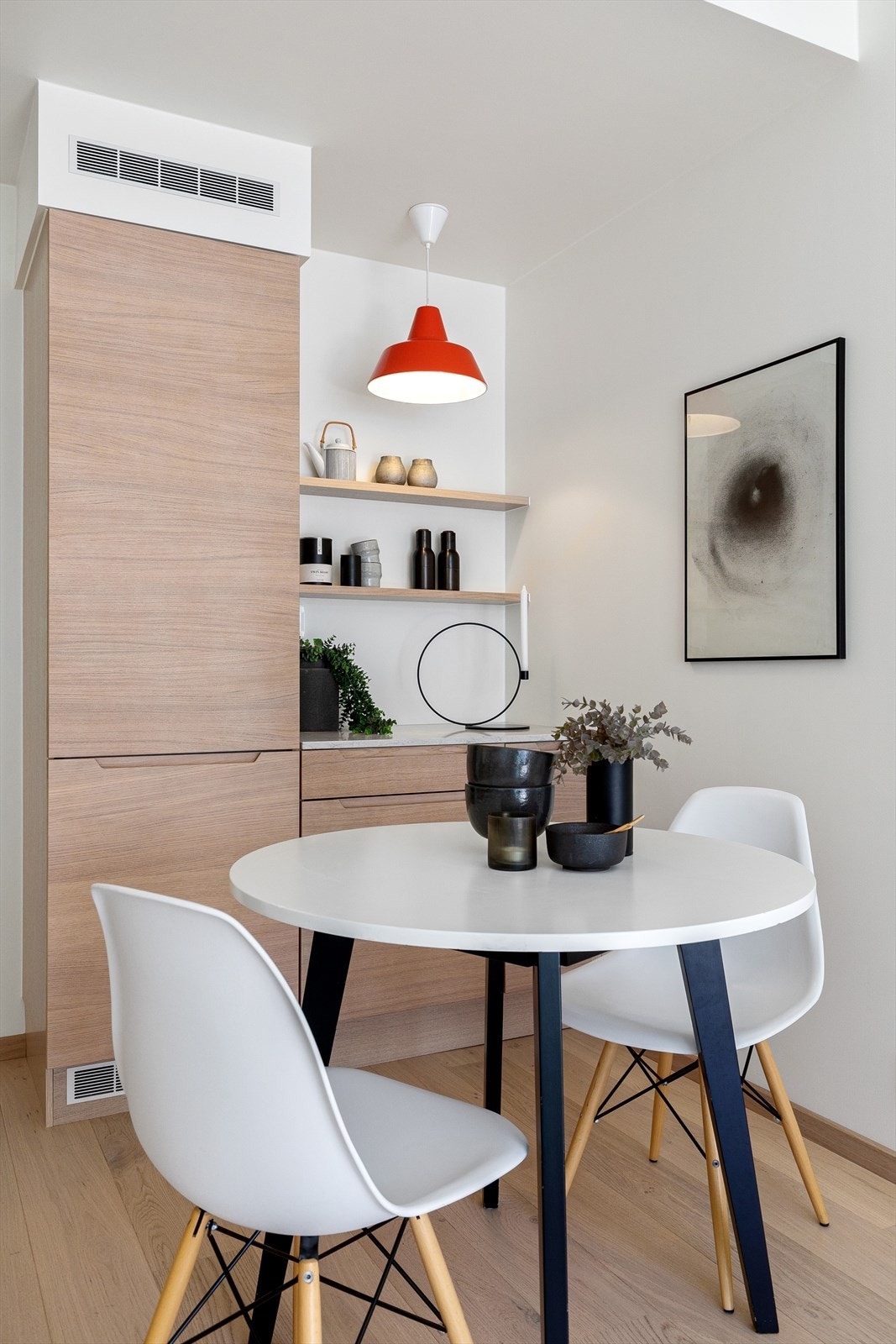 God plass til spisebord i tilknytning til kjøkkenet Galleribilde