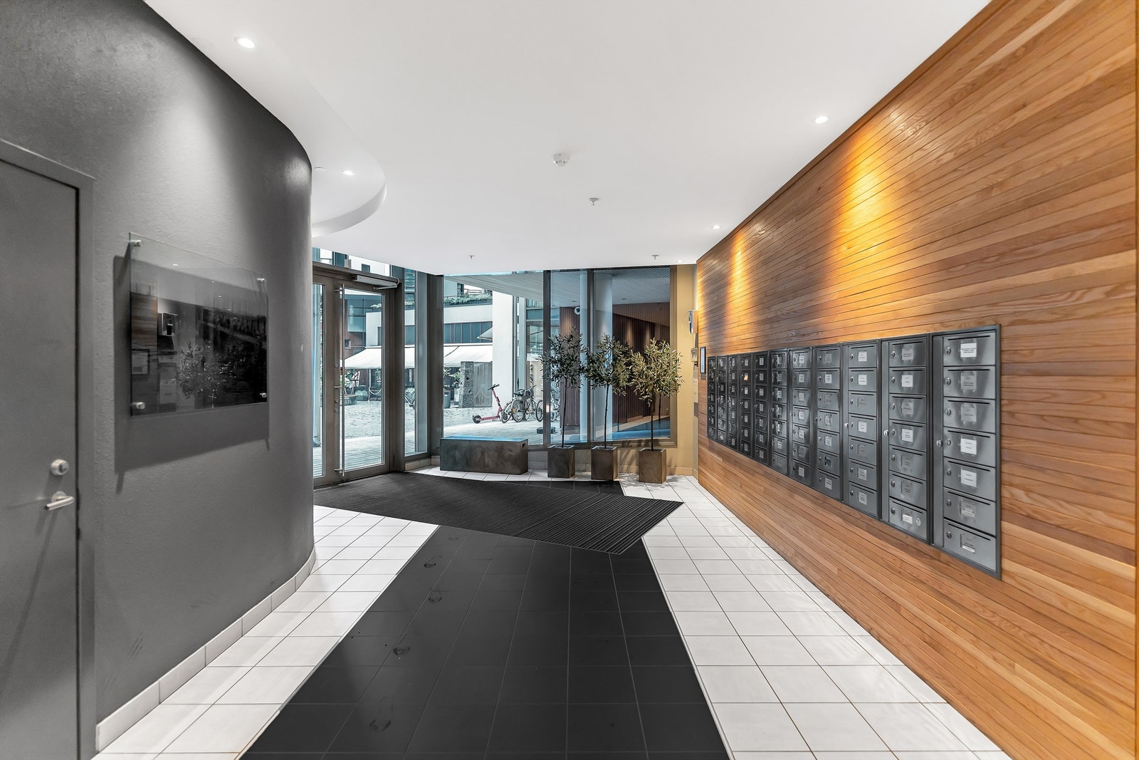 Inngangsparti. Galleribilde