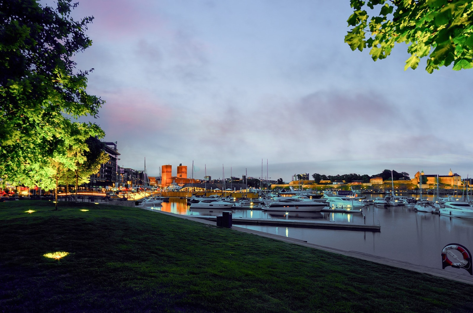 Det er flere muligheter for et kveldsbad på Tjuvholmen. Galleribilde