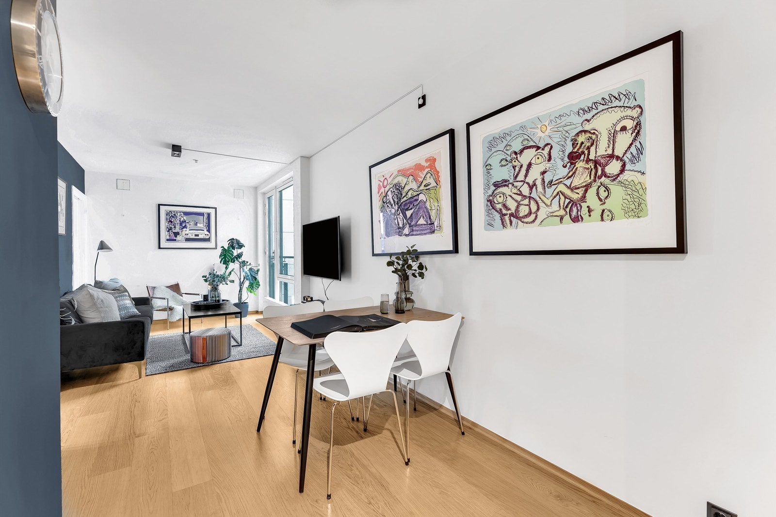 Spiseplass i tilknytning til kjøkkenet. Galleribilde
